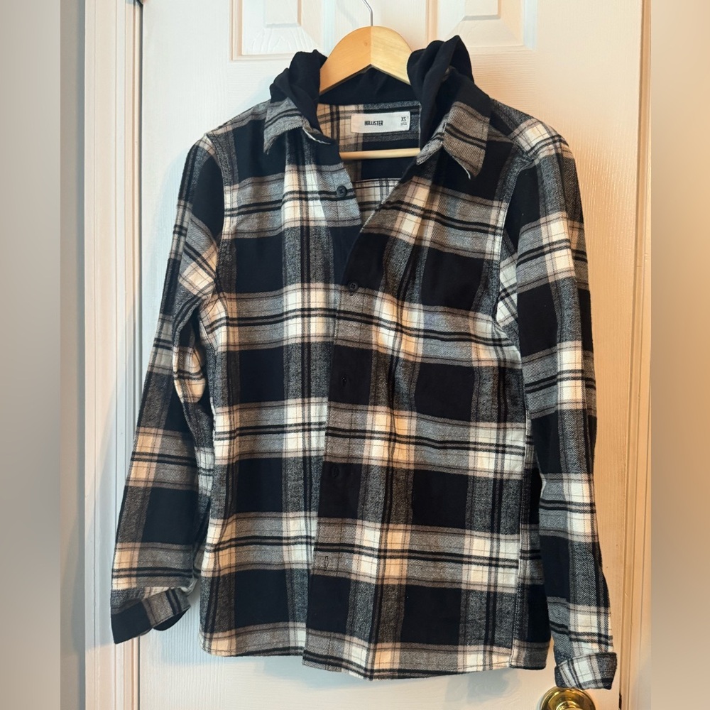 Hollister Black and Tan & Cream Plaid Shirt